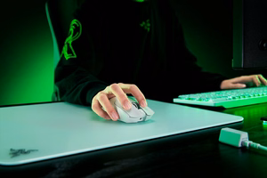 Razer Viper V3 Pro spēļu pele labās rokas RF bezvadu + USB-C optiskā 35000 DPI