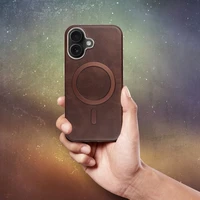 GENTLEMAN MAG COVER Viedtālruņa apvalks saderīgs ar MagSafe IPHONE 16 PRO brūns