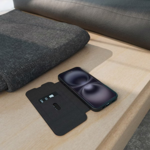 Puro Book Mag magnētiskais ādas viedtālruņa apvalks ar atloku un kartes nodalījumu iPhone 16 - melns