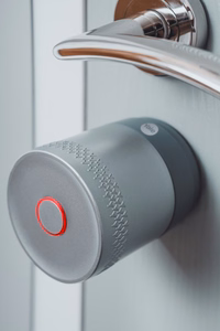 Yale Linus Smart Lock L2 Lite - viedā durvju slēdzene sudrabs