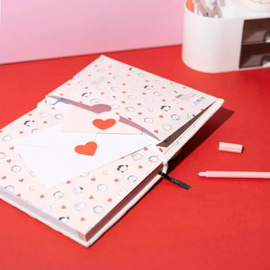 Snoopy Love Season A5 piezīmju grāmatiņa ar plīša vāku