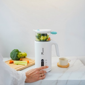Momini TinyCook 6 vienā tvaika blenderis ar piena pagatavošanas funkciju