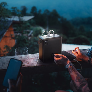 Wozinsky W8-B 100000mAh 30W ārējais akumulators, 2xUSB-A, 2xUSB-C, ar lukturīti, melns
