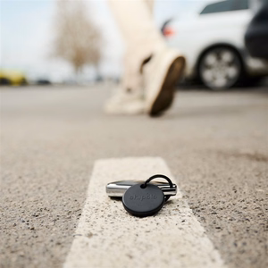 Chipolo POP – Bluetooth Tracker with Replaceable Battery for iOS & Android, Black