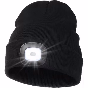 Cepure ar LED apgaismojumu melna