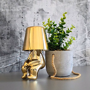 Nakts lampa Golden Man dizains L