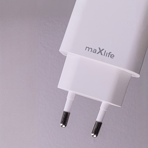 Maxlife MXTC-06-20AC PD QC lādētājs 1x USB-C 1x USB 20W balts + USB-C - USB-C kabelis 20W