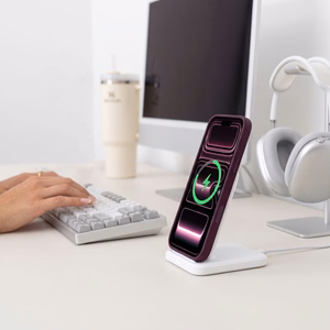 Tech-Protect MagOne CC MagSafe maciņš ar 2 rūdītiem stikliem, paredzēts iPhone 18 Pro Max / 17 Pro Max, caurspīdīgs bordo