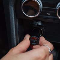 Maxlife MXCC-04 PD QC auto lādētājs 1x USB-C 1x USB 20W melns + USB-C - Lightning kabelis 27W