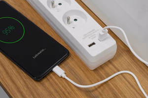 Rebel pagarinātājs, 3 kontaktligzdas + 2 USB ligzdas, ar slēdzi, 5 m