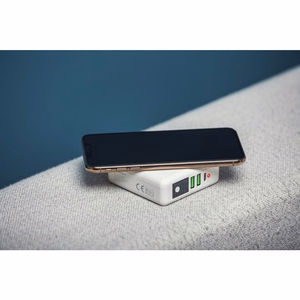 FORCELL F-ENERGY daudzfunkcionālais lādētājs 15W 4in1 ar USB/USB-C pieslēgvietu, portatīvo lādētāju 8000mAh un bezvadu uzlādi