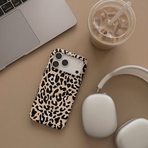 Tech-Protect Lamano MagSafe maciņš, paredzēts iPhone 18 Pro / 17 Pro, bēšā un melnā krāsā