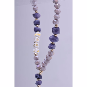 LOVE tālruņa siksniņa, piekariņš / auklas garums 44 cm (22 cm cilpā) / uz rokas – violets