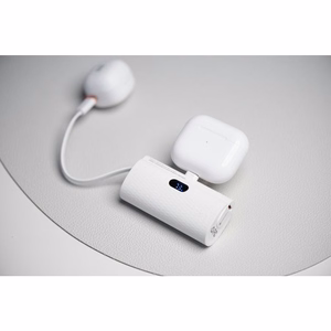 Portatīvais lādētājs Forcell F-Energy Power Plug F5K3 PD 20W 5000 mAh ar iebūvētu savienotāju USB C balta
