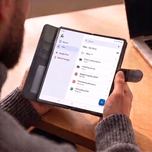 Tech-Protect Wallet maciņš modelim Samsung Galaxy Z Fold 8 Ultra – melns