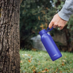 Quokka Solid With Strap nerūsējošā tērauda termopudele, 510 ml, Dusk Blue