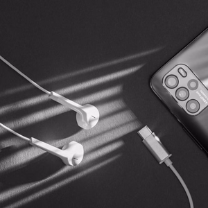 Kruger&Matz C2 USB-C ausīs ievietojamas austiņas ar mikrofonu, baltas