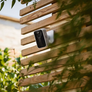 Yale SV-OC-1A-W Cube iekštelpu un āra sienas IP drošības kamera, 1080 × 1920