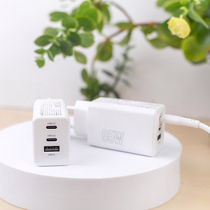 Maxlife MXTC-08-65ACC PD QC lādētājs 2x USB-C 1x USB 65W balts