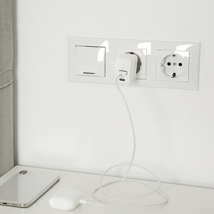 Qoltec 51825 GaN 45W lādētājs, 5-20V, 1.5-3A, 1 x USB-C PD, 1x USB QC 3.0, balts