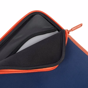 Zils Tucano Elements 2 4 mm neoprēna apvalks MacBook Air 13 collu (2018–2024), MacBook Pro 13 collu (2016–2022) un 12 collu klēpjdatoriem