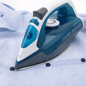 BLACK+DECKER BXIR2200E – tvaika gludeklis, 2200 W (ES9180070B)