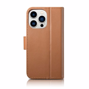 iCarer Viedtālruņa apvalks 2in1 no ādas ar atlokāmu vāciņu Anti-RFID brūns iPhone 14 Pro (WMI14220726-BN)