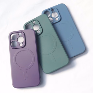 Magnētiskā saderīgs silikona viedtālruņa apvalks iPhone 15 Pro - krēmkrāsas