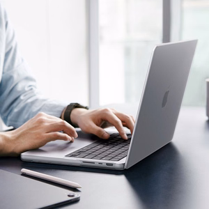 Spigen AirSkin aizsargapvalks MacBook Pro 14" 2021 / 2023 / 2024 / 2025 / 2026 – caurspīdīgs matēts