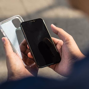 Uniq LifePro Tinsel viedtālruņa apvalks iPhone 11 Pro - melns