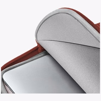 Uniq Cyprus Ridge Edition ūdensizturīgs neoprēna 14" klēpjdatora apvalks - sarkans