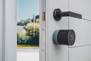 Yale Linus Smart Lock L2 Lite - smart door lock Black