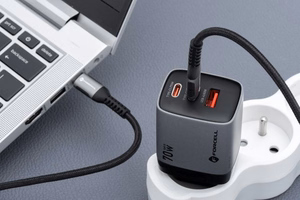 FORCELL F-ENERGY GaN III VT-37 ceļojuma lādētājs ar digitālo indikatoru 2 x Type C + USB A PD QC4.0 SAM SFC2.0 3,45A 70W pelēks