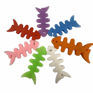 Fish-shaped headphone cable wrap - black