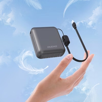 Dudao K22+ Īpaši kompakts portatīvais lādētājs 10000mAh 22.5W USB-C ar piekariņu/kabeli - pelēka