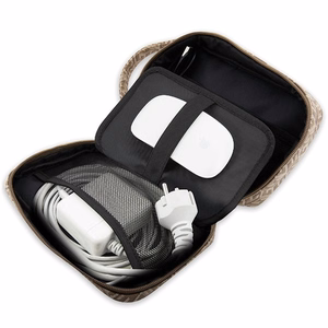 Guess Soma GUHBHGCFSEW Organizer brūns/brūns GCube Stripe