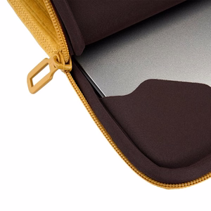 Tucano Velluto 2 neoprēna apvalks ar samta ārpusi 14 collu MacBook Pro un 13 collu klēpjdatoriem, dzeltens