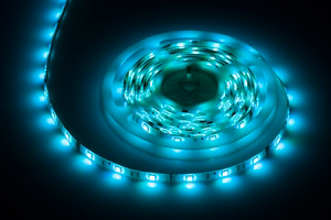 Apgaismojuma komplekts ar 5050 SMD LED lenti (150 LED), barošanas bloku un krāsu kontrolieri