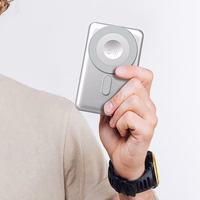 Dudao K29 10000mAh PD 20W Magnētiskā portatīvais lādētājs ar metāla apvalku, statīvu un iebūvētiem USB-C/Lightning kabeļiem - pelēka