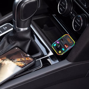 Automašīnas Bluetooth FM raidītājs ar 2 USB portiem