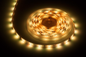 Apgaismojuma komplekts ar 5050 SMD LED lenti (150 LED), barošanas bloku un krāsu kontrolieri
