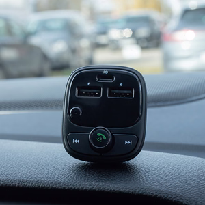 Forever FM raidītājs BT 2 x USB-A 1 x USB-C PD 30W TR-370 melns