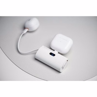 Portatīvais lādētājs Forcell F-Energy Power Plug F5K3 PD 20W 5000 mAh ar iebūvētu savienotāju USB C balta