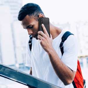 Spigen Rugged Armor viedtālruņa apvalks Samsung Galaxy S21 FE - matēta melna