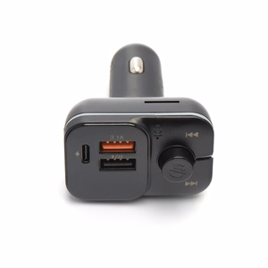 Melns automašīnas raidītājs Blue Star Wave L3 ar RGB dekoratīvo apgaismojumu, 1 × USB-C, 2 × USB, 20 W