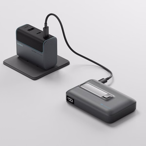 Cuktech WPB100 ārējais akumulators 10 000 mAh, Qi2, 30 W, ar magnētisku stiprinājumu un statīvu – melns