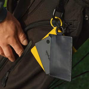 Chipolo CARD – bezvadu, uzlādējams, plāns Bluetooth izsekošanas ierīce iOS un Android ierīcēm, ogļu krāsā