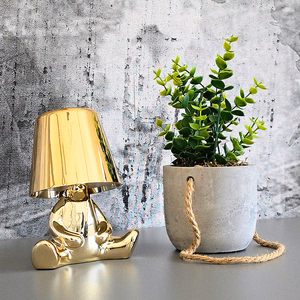Nakts lampa Golden Man dizains B