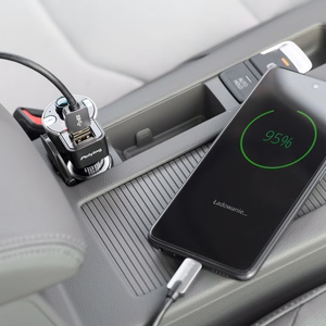 Automašīnas FM transmiters ar Bluetooth funkciju (2 USB ligzdas)