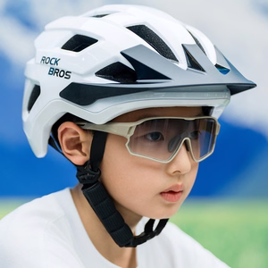 Rockbros LK-67 jauniešu velosipēda ķivere ar noņemamu nagu, 54–58 cm – balta